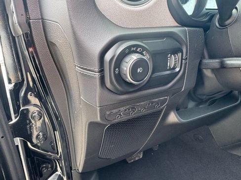 New 2025 Jeep Wrangler Unlimited Sahara w/ Technology Group AWD/4WD image 12