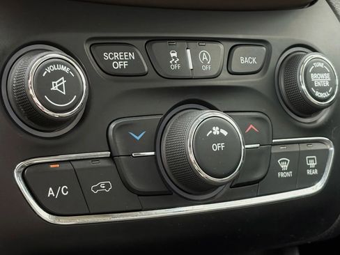 Used 2017 Jeep Cherokee 75th Anniversary image 21