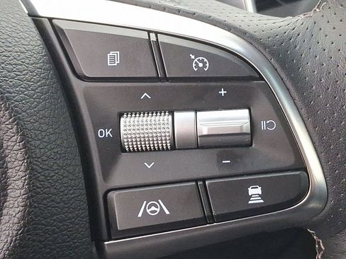 Used 2023 Genesis G70 2.0T image 23