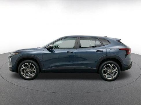 Used 2025 Chevrolet Trax LT FWD image 4
