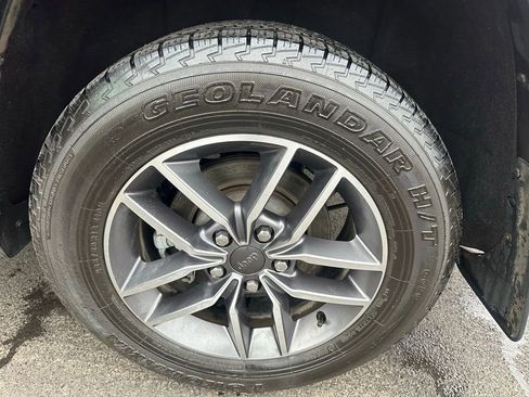 Used 2021 Jeep Grand Cherokee Limited w/ Luxury Group II image 23