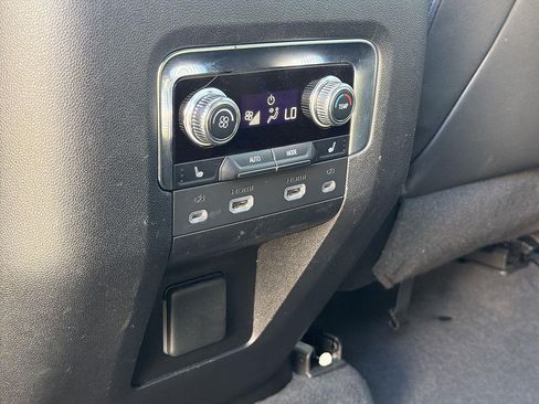 Used 2022 GMC Yukon XL AT4 w/ AT4 Premium Package AWD/4WD image 41