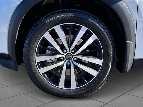 New 2025 Nissan Pathfinder Platinum image 11