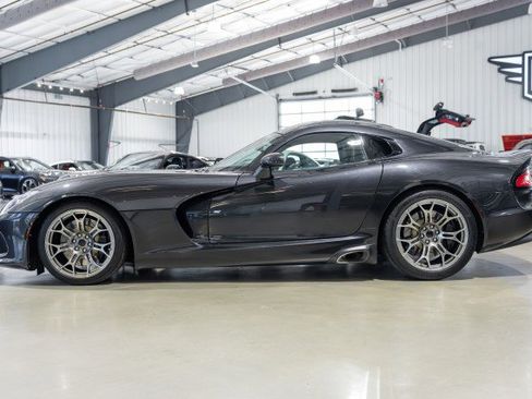 Used 2013 SRT Viper GTS w/ GTS Laguna Interior Pkg image 3