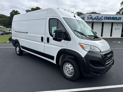 Used 2023 RAM ProMaster 2500 FWD image 3
