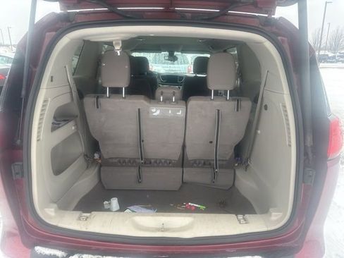 Used 2017 Chrysler Pacifica Touring image 34