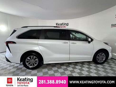 Certified 2024 Toyota Sienna XLE FWD image 5