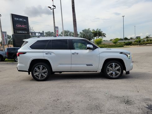Used 2025 Toyota Sequoia Capstone AWD/4WD image 4