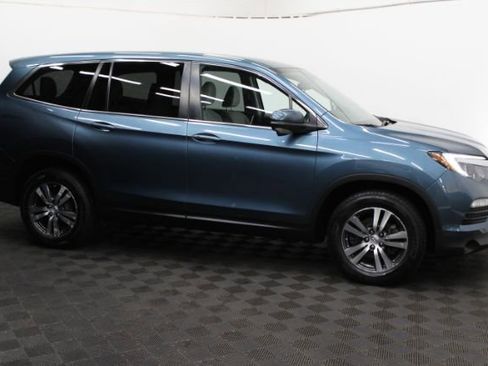 Used 2017 Honda Pilot EX image 3