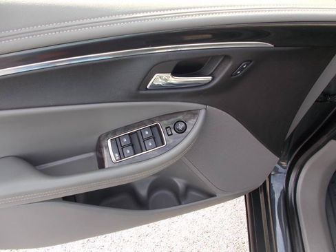 Used 2015 Chevrolet Impala LT w/ Convenience Package FWD image 27
