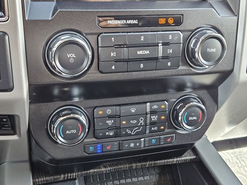 Used 2020 Ford F250 Lariat AWD/4WD image 23