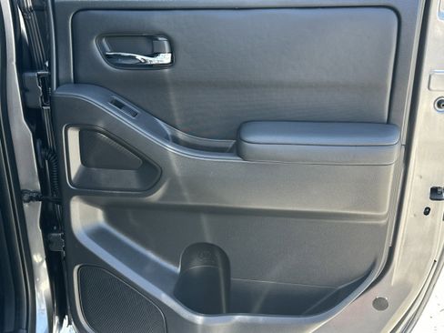 Used 2023 Nissan Frontier SV image 14