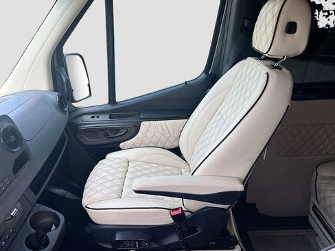 Used 2021 Mercedes-Benz Sprinter 2500 image 53