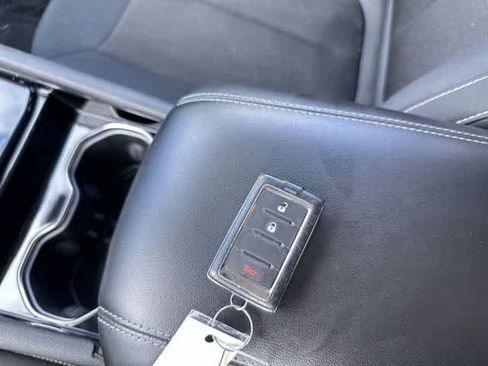 Used 2023 Jeep Grand Cherokee Laredo RWD image 34