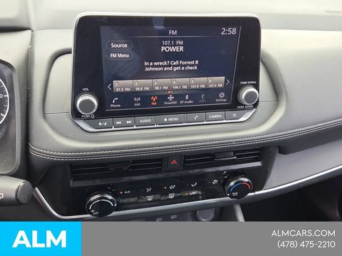 Used 2024 Nissan Rogue S FWD image 18