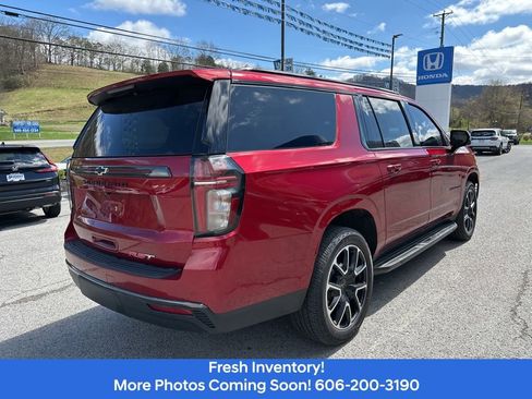 Used 2022 Chevrolet Suburban RST w/ Luxury Package image 5
