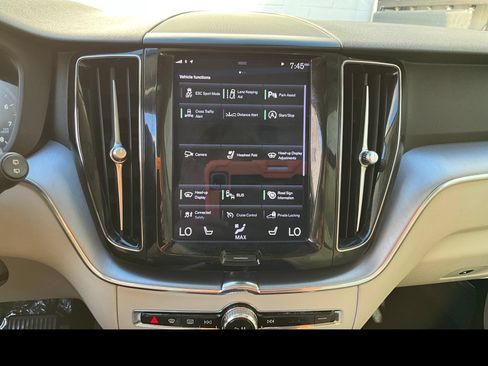 Used 2021 Volvo XC60 T5 Momentum AWD/4WD image 5
