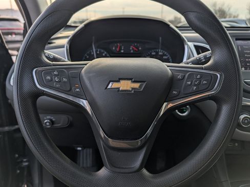 Used 2020 Chevrolet Equinox LS image 26