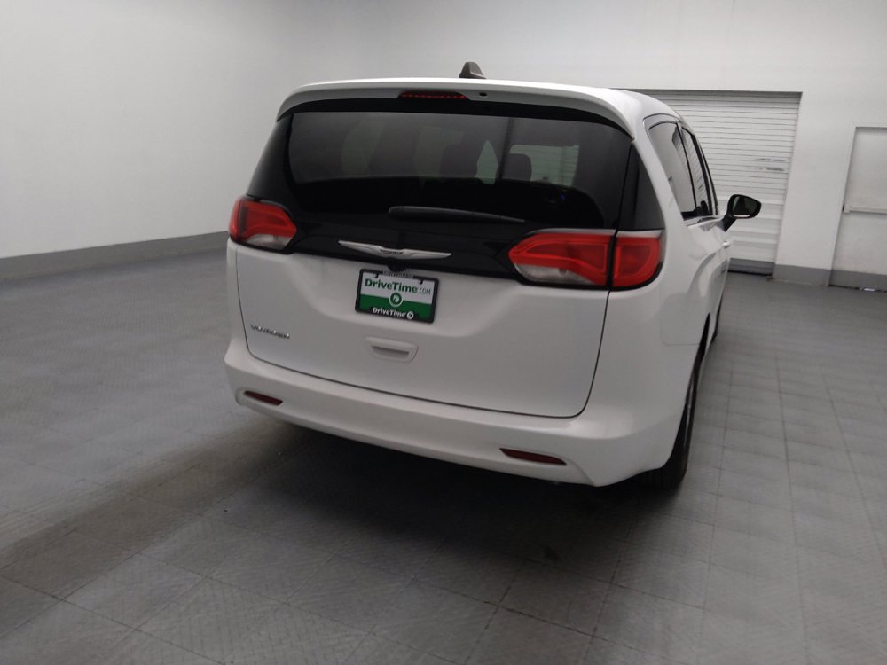 Used 2023 Chrysler Voyager LX FWD image 7