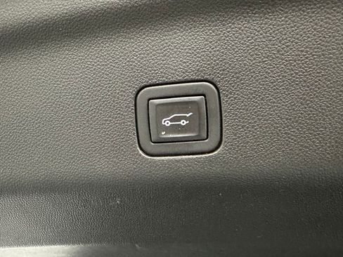 Used 2023 Chevrolet Tahoe Z71 w/ Luxury Package image 25