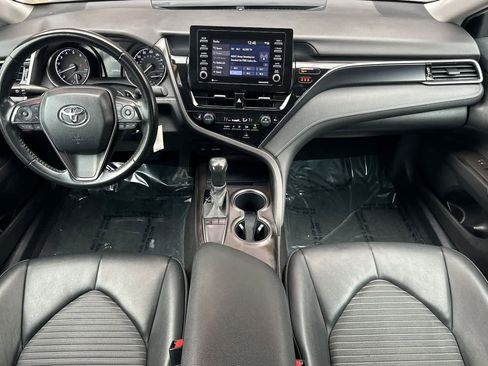 Certified 2022 Toyota Camry SE image 3