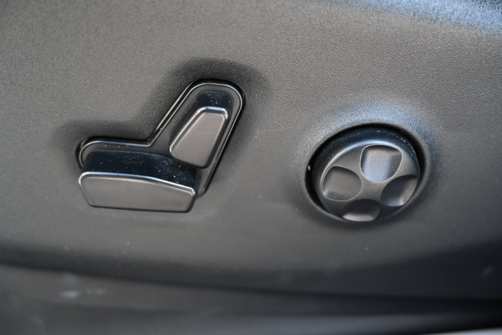 Used 2024 Chrysler Pacifica Touring-L FWD image 9