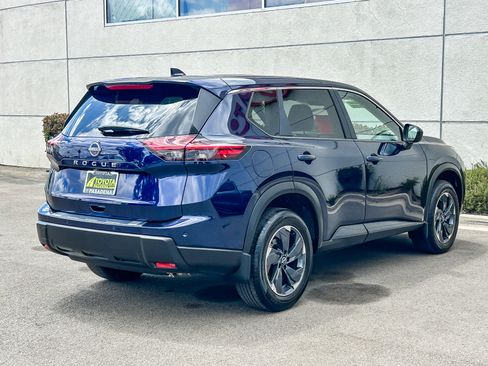 Used 2025 Nissan Rogue SV FWD image 6