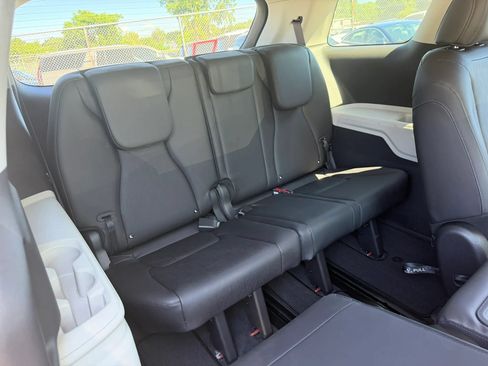 Used 2023 Kia Carnival LX FWD image 28
