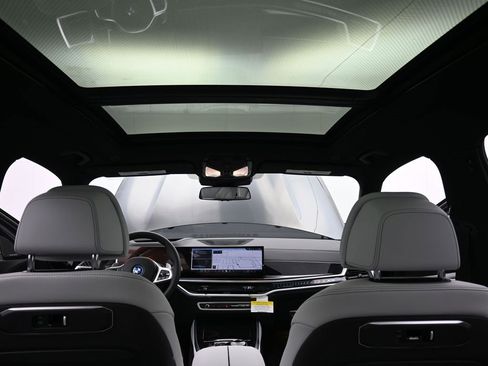 New 2026 BMW X5 xDrive50e w/ Executive Package image 17