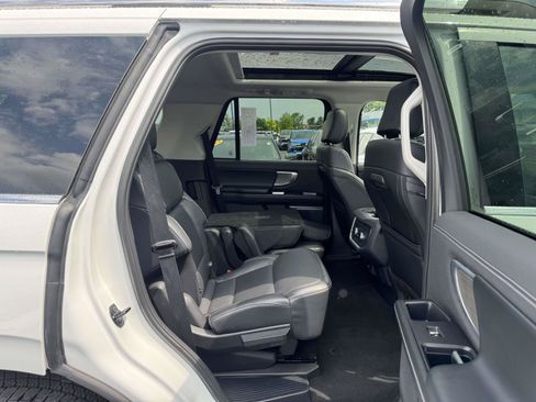 Used 2025 Ford Expedition Platinum AWD/4WD image 13