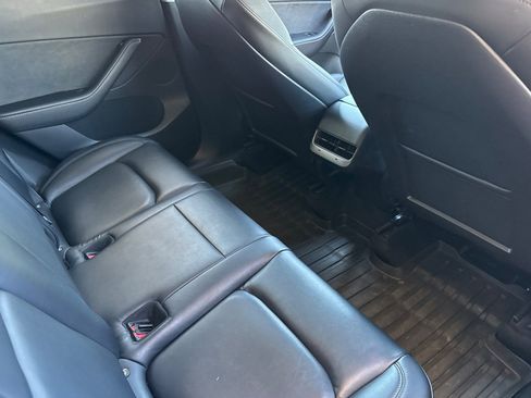 Used 2022 Tesla Model Y Long Range AWD/4WD image 18