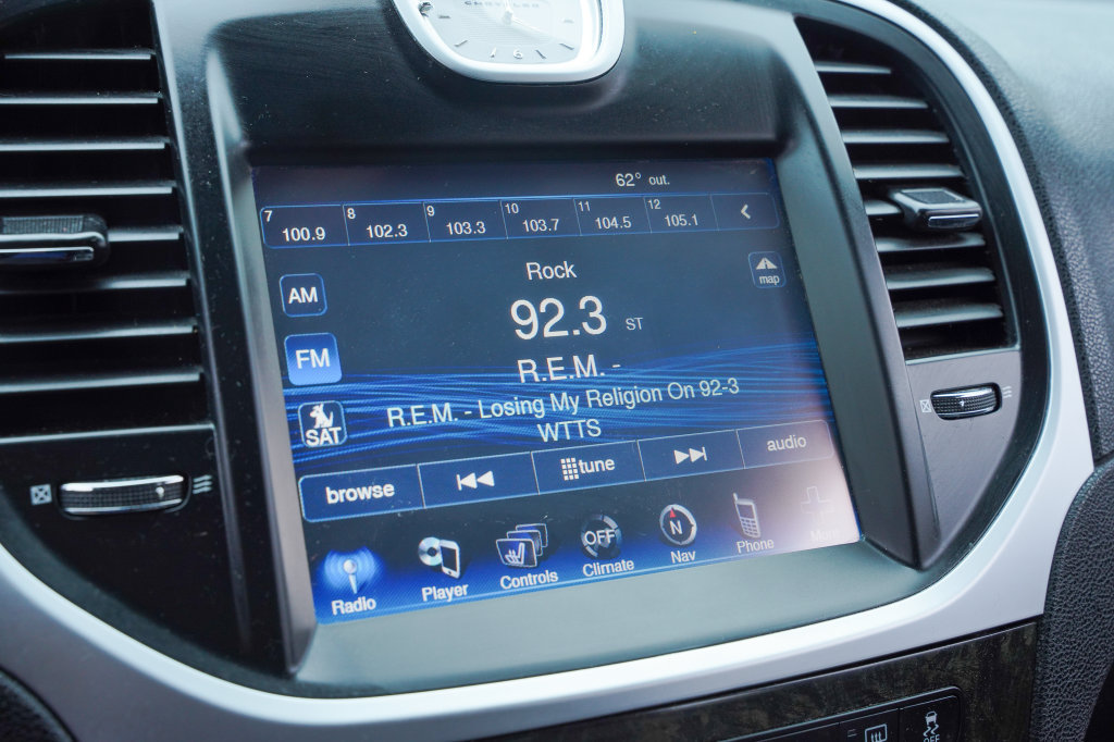 Used 2014 Chrysler 300 C AWD/4WD image 16
