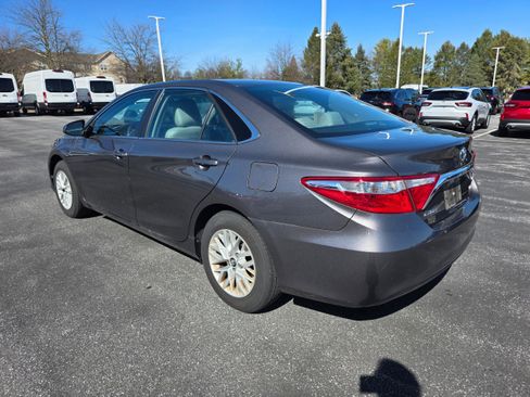 Used 2016 Toyota Camry LE image 3