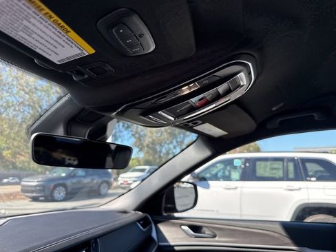 New 2025 Jeep Grand Cherokee Limited image 17