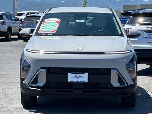 Certified 2025 Hyundai Kona SEL AWD/4WD image 9