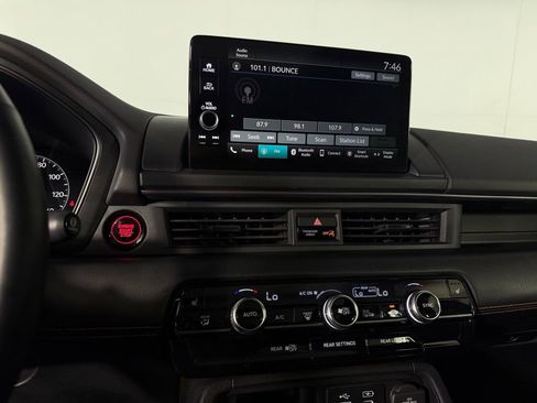 Used 2023 Honda Pilot TrailSport image 17