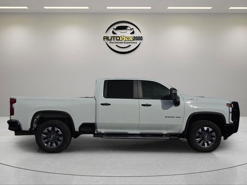 Used 2024 Chevrolet Silverado 2500 Custom w/ Custom Value Package image 8
