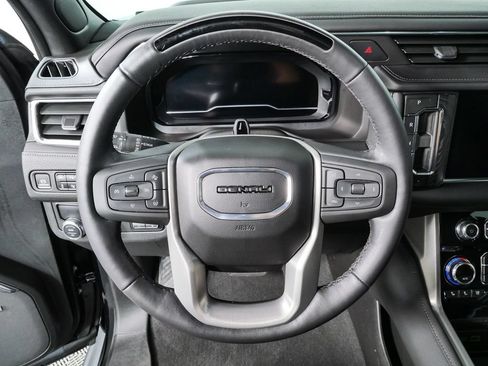 Used 2023 GMC Yukon Denali w/ Denali Reserve Package RWD image 9