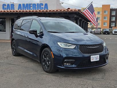 Used 2024 Chrysler Pacifica Premium