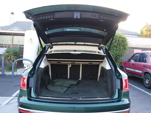 Used 2019 Bentley Bentayga AWD/4WD image 26