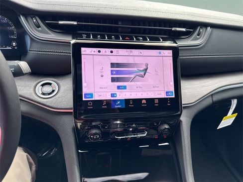 Used 2025 Jeep Grand Cherokee Limited w/ Trailer Tow Package image 14