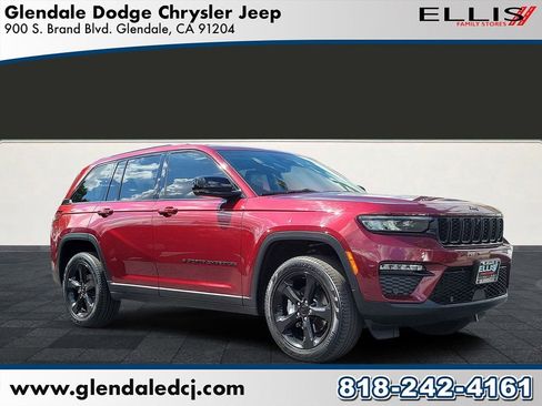 Used 2023 Jeep Grand Cherokee Limited w/ Luxury Tech Group II AWD/4WD image 1