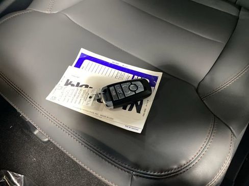 New 2025 Ford Expedition Active image 25