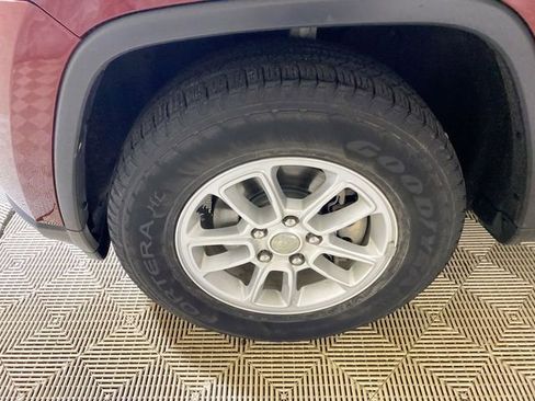Used 2018 Jeep Grand Cherokee Laredo RWD image 22