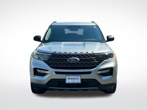 Used 2022 Ford Explorer XLT w/ Equipment Group 202A AWD/4WD image 9