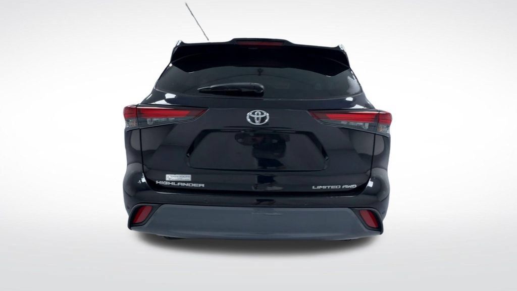 Certified 2024 Toyota Highlander Limited AWD/4WD image 5
