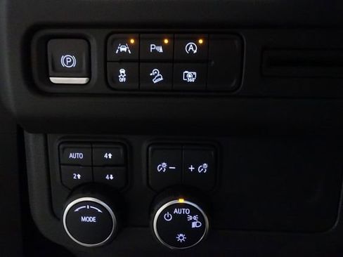 Used 2023 Chevrolet Tahoe Z71 w/ Luxury Package AWD/4WD image 19