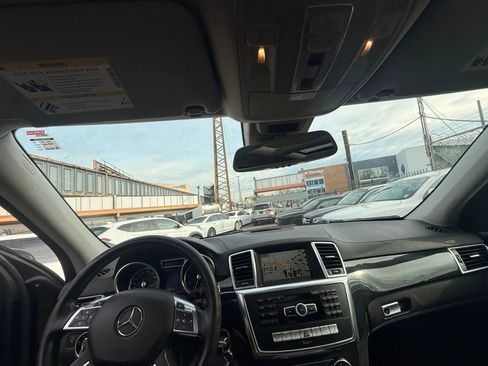 Used 2015 Mercedes-Benz ML 400 4MATIC w/ Lighting Package image 23