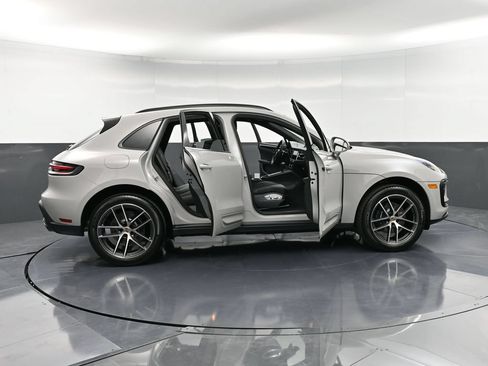 Certified 2026 Porsche Macan AWD/4WD image 35