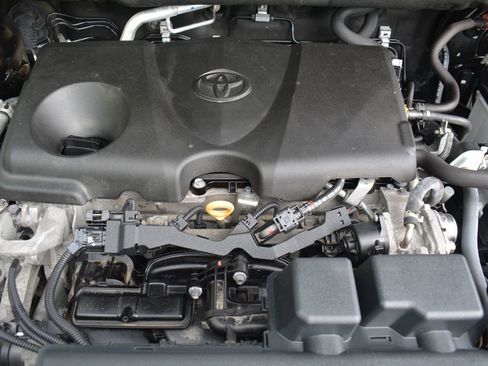 Used 2022 Toyota RAV4 LE AWD/4WD image 22